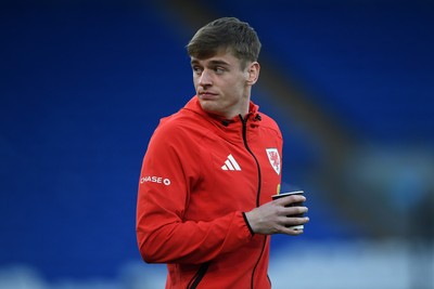 260326 - Wales v Bosnia-Herzegovina - 2026 FIFA World Cup Qualifying - Play-off Semi-final - Dylan Lawlor of Wales  arrives at the stadium ahead of the match