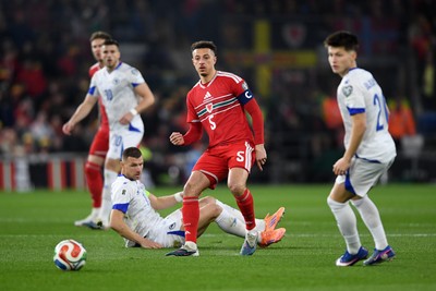 260326 - Wales v Bosnia-Herzegovina - 2026 FIFA World Cup Qualifying - Play-off Semi-final - Ethan Ampadu of Wales is challenged by Amir Hadziahmetovic of Bosnia