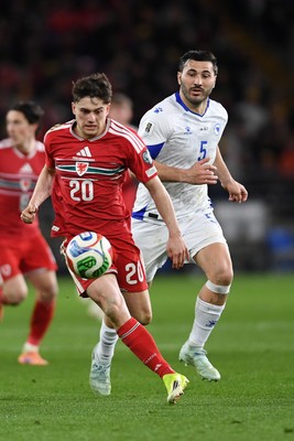 260326 - Wales v Bosnia-Herzegovina - 2026 FIFA World Cup Qualifying - Play-off Semi-final - Daniel James of Wales is challenged by Denis Huseinbasic of Bosnia