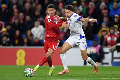 260326 - Wales v Bosnia-Herzegovina - 2026 FIFA World Cup Qualifying - Play-off Semi-final - Brennan Johnson of Wales is challenged by Amar Dedic of Bosnia