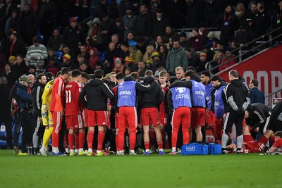 260326 - Wales v Bosnia-Herzegovina - 2026 FIFA World Cup Qualifying - Play-off Semi-final - Wales huddle at full time
