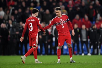 260326 - Wales v Bosnia-Herzegovina - 2026 FIFA World Cup Qualifying - Play-off Semi-final - Dejected Neco Williams of Wales after missing his penalty is consoled by Ethan Ampadu of Wales