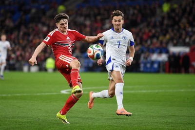 260326 - Wales v Bosnia-Herzegovina - 2026 FIFA World Cup Qualifying - Play-off Semi-final - Daniel James of Wales is challenged by Amar Dedic of Bosnia
