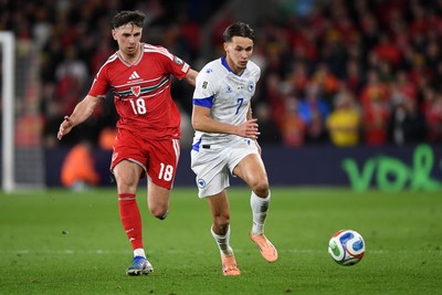 260326 - Wales v Bosnia-Herzegovina - 2026 FIFA World Cup Qualifying - Play-off Semi-final - Mark Harris of Wales is challenged by Amar Dedic of Bosnia
