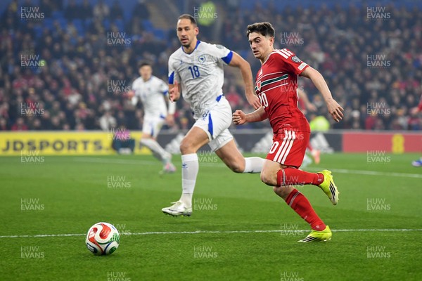 260326 - Wales v Bosnia-Herzegovina - 2026 FIFA World Cup Qualifying - Play-off Semi-final - Daniel James of Wales is challenged by Dario Saric of Bosnia