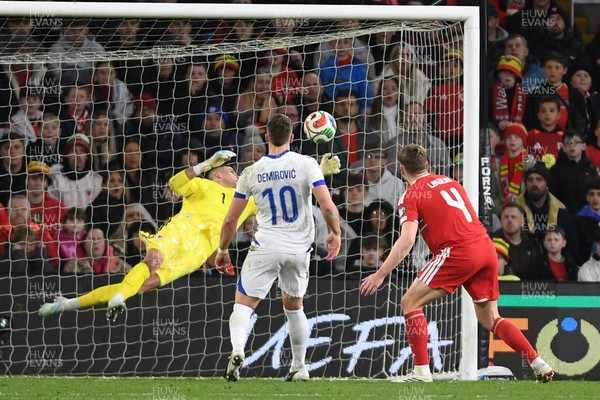 260326 - Wales v Bosnia-Herzegovina - 2026 FIFA World Cup Qualifying - Play-off Semi-final - Karl Darlow of Wales saves the ball onto the post to keep Wales ahead