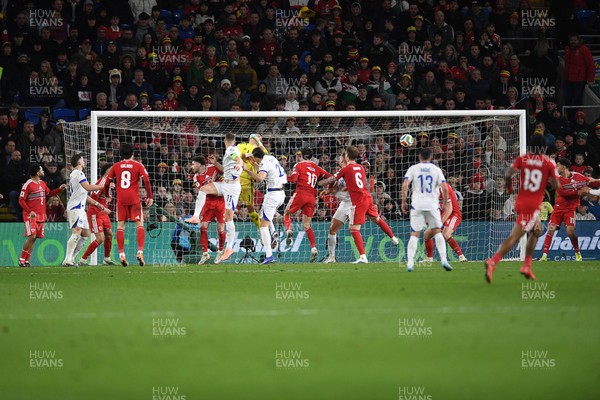 260326 - Wales v Bosnia-Herzegovina - 2026 FIFA World Cup Qualifying - Play-off Semi-final - Edin Dzeko of Bosnia scores a goal
