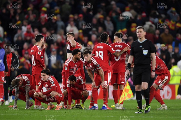 260326 - Wales v Bosnia-Herzegovina - 2026 FIFA World Cup Qualifying - Play-off Semi-final - Dejected Wales after losing the shootout