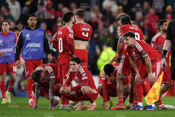 260326 - Wales v Bosnia-Herzegovina - 2026 FIFA World Cup Qualifying - Play-off Semi-final - Dejected Wales after losing the shootout