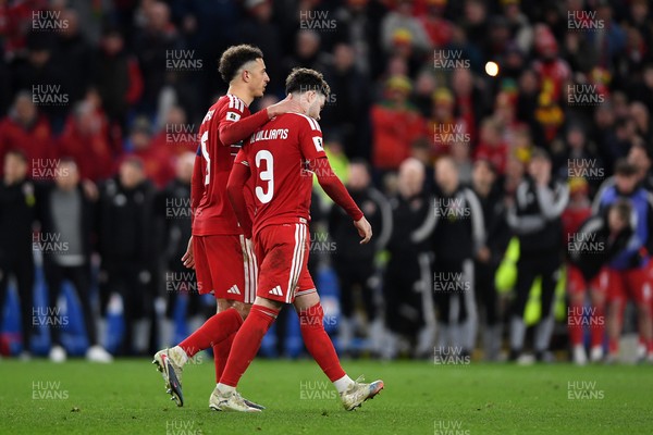 260326 - Wales v Bosnia-Herzegovina - 2026 FIFA World Cup Qualifying - Play-off Semi-final - Dejected Neco Williams of Wales after missing his penalty is consoled by Ethan Ampadu of Wales