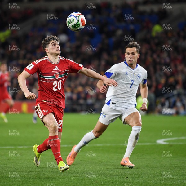 260326 - Wales v Bosnia-Herzegovina - 2026 FIFA World Cup Qualifying - Play-off Semi-final - Daniel James of Wales is challenged by Amar Dedic of Bosnia