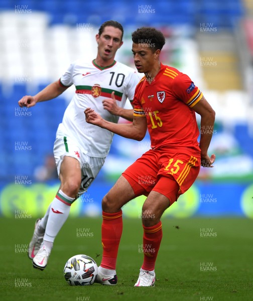 060920 - Wales v Bulgaria - UEFA Nations League - Ethan Ampadu of Wales is challenged by Bozhidar Kraev of Bulgaria