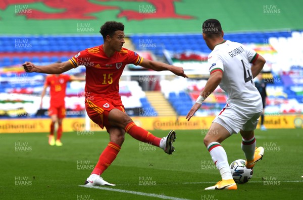 060920 - Wales v Bulgaria - UEFA Nations League - Ethan Ampadu of Wales tries to get the ball past Ivan Goranov of Bulgaria