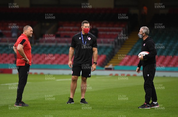 030721 - Wales v Canada - Summer International Rugby - Wales assistant coach Jonathan Humphreys (left) and Canada assistant coach Rob Howley (right)