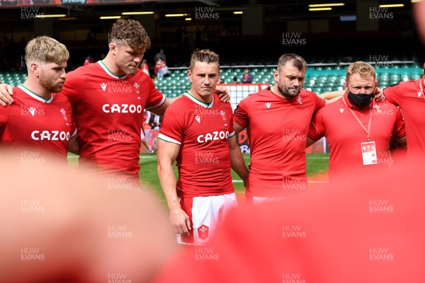 030721 - Wales v Canada - Summer International Rugby - Jonathan Davies of Wales talks to players during huddle at the end of the game
