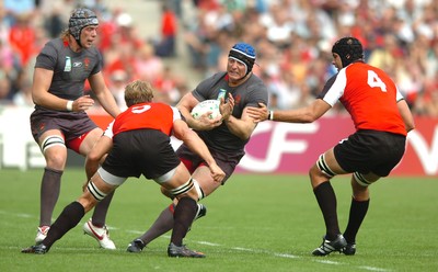 09.09.07 - Wales v Canada - Rugby World Cup 2007 - France - Wales' Ian Gough takes on Canada's Mike James(L) and Luke Tait 