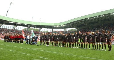 09.09.07 - Wales v Canada - Rugby World Cup 2007 - France - Players line up for a minutes silence in honor of SIR TASKER WATKINS, who passed away in the early hours of this morning 