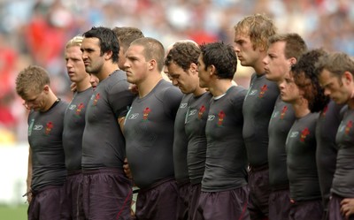 09.09.07 - Wales v Canada - Rugby World Cup 2007 - France - Players line up for a minutes silence in honor of SIR TASKER WATKINS, who passed away in the early hours of this morning 
