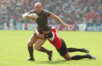 09.09.07 - Wales v Canada - Rugby World Cup 2007 - France - Wales' Gareth Thomas is tackled by Canada's Mike Pyke 