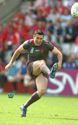 09.09.07 - Wales v Canada - Rugby World Cup 2007 - France - Wales' Stephen Jones kicks at goal 