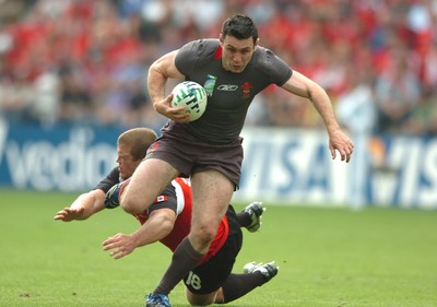 09.09.07 - Wales v Canada - Rugby World Cup 2007 - France - Wales' Stephen Jones beats Canada's Mike Burak 
