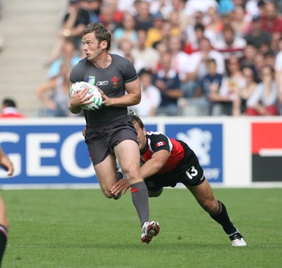 09.09.07 Wales v Canada RWC2007 Wales Kevin Morgan beats tackle by Craig Culpan. 
