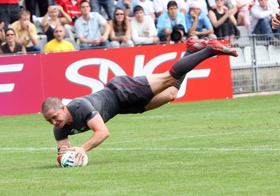 09.09.07 Wales v Canada RWC2007... Wales Shane Williams  scores try. 