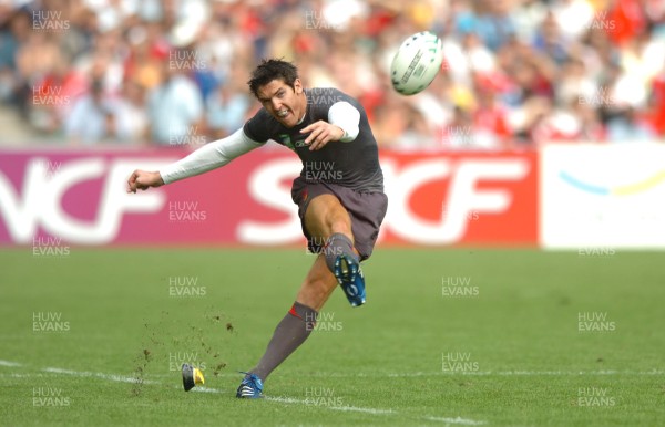 09.09.07 - Wales v Canada - Rugby World Cup 2007 - France - Wales' James Hook kicks at goal 