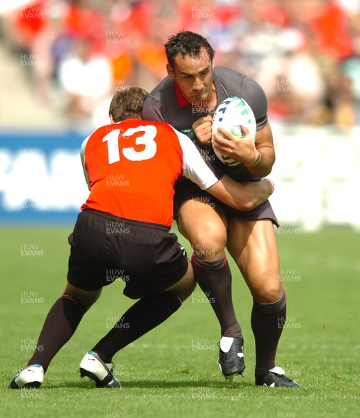 09.09.07 - Wales v Canada - Rugby World Cup 2007 - France - Wales' Sonny Parker takes on Canada's Craig Culpan 