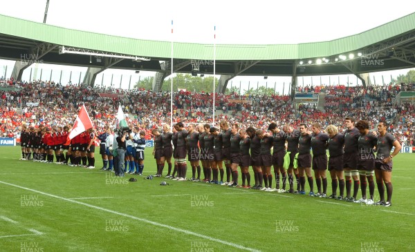 09.09.07 - Wales v Canada - Rugby World Cup 2007 - France - Players line up for a minutes silence in honor of SIR TASKER WATKINS, who passed away in the early hours of this morning 