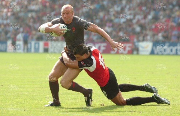 09.09.07 - Wales v Canada - Rugby World Cup 2007 - France - Wales' Gareth Thomas is tackled by Canada's Mike Pyke 