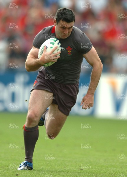 09.09.07 - Wales v Canada - Rugby World Cup 2007 - France - Wales' Stephen Jones 