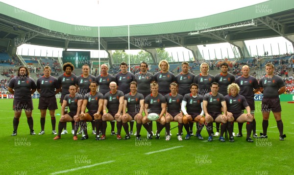 09.09.07 - Wales v Canada - Rugby World Cup 2007 - France - The Welsh team line up for a team picture prior to their first RWC 2007 match against Canada 