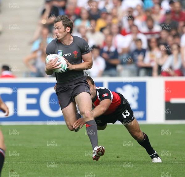 09.09.07 Wales v Canada RWC2007 Wales Kevin Morgan beats tackle by Craig Culpan. 