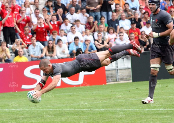 09.09.07 Wales v Canada RWC2007... Wales Shane Williams  scores try. 