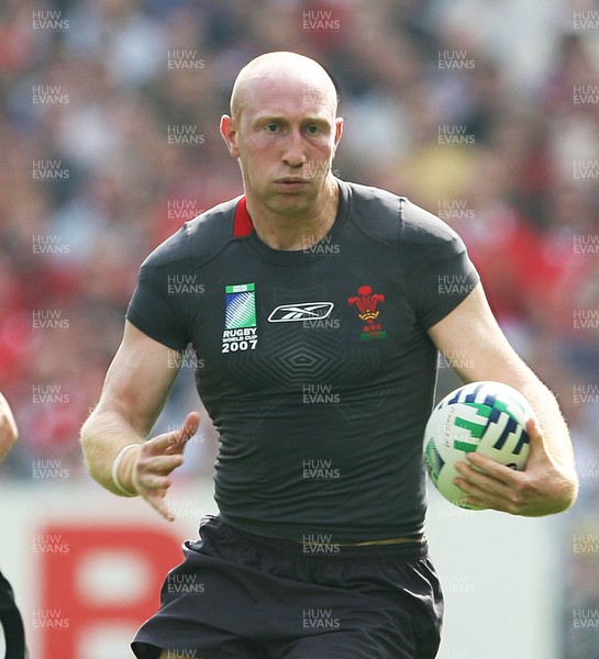 09.09.07 Wales v Canada RWC2007... Wales Tom Shanklin breaks through. 