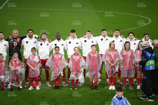 090925 - Wales v Canada -  International Friendly - Wales anthem 