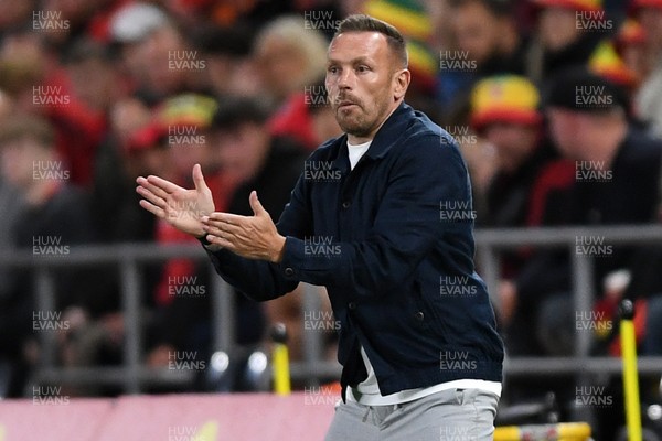 090925 - Wales v Canada -  International Friendly - Craig Bellamy, Wales Manager