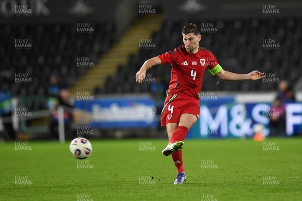 090925 - Wales v Canada -  International Friendly - Ben Davies of Wales