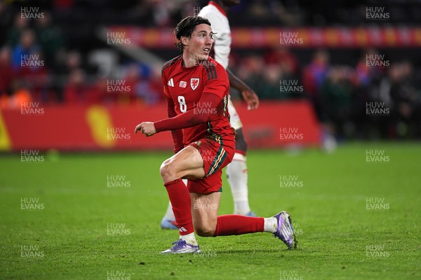 090925 - Wales v Canada -  International Friendly - \e8\ is challenged by Richie Laryea of Canada