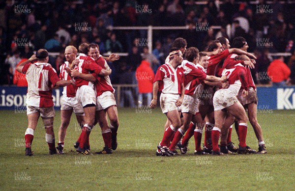 101193 - Wales v Canada - Canadian players celebrate after their win