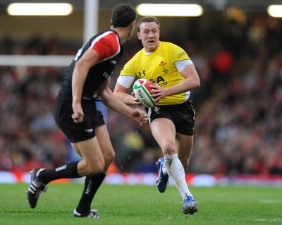 14.11.08 - Wales v Canada -  Invesco Perpetual Series 2008 - Wales' Morgan Stoddart gets into space.  