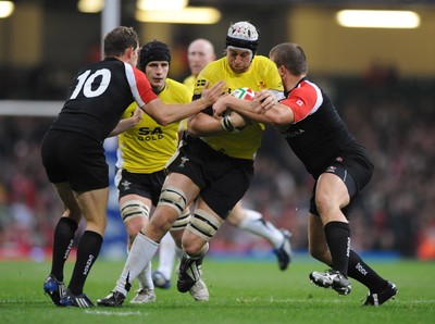 14.11.08 - Wales v Canada -  Invesco Perpetual Series 2008 - Wales' Ryan Jones is tackled by Canada's Ander Monro and Mike Pletch.  