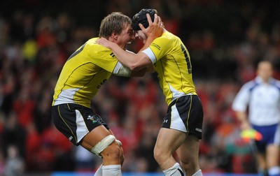 14.11.08 - Wales v Canada -  Invesco Perpetual Series 2008 - Wales' Leigh Halfpenny celebrates try with Andy Powell.  