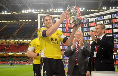 14.11.08 - Wales v Canada -  Invesco Perpetual Series 2008 - Wales' captain, Ryan Jones lift the trophy after victory.  