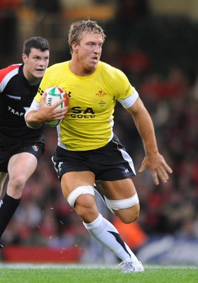 14.11.08 - Wales v Canada -  Invesco Perpetual Series 2008 - Wales' Andy Powell. 