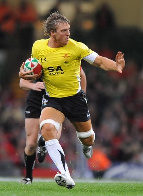 14.11.08 - Wales v Canada -  Invesco Perpetual Series 2008 - Wales' Andy Powell. 