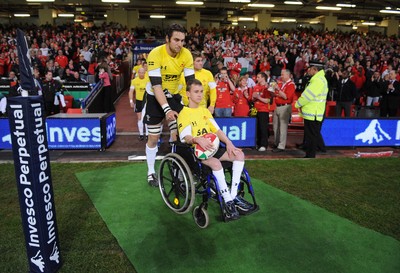 14.11.08 - Wales v Canada -  Invesco Perpetual Series 2008 - Ryan Jones leads out his Welsh team with mascot Alex Evans. 