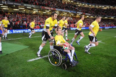 14.11.08 - Wales v Canada -  Invesco Perpetual Series 2008 - Ryan Jones leads out his Welsh team with mascot Alex Evans. 