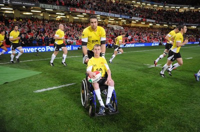 14.11.08 - Wales v Canada -  Invesco Perpetual Series 2008 - Ryan Jones leads out his Welsh team with mascot Alex Evans. 